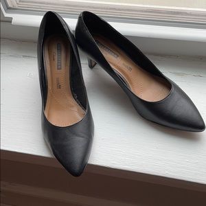 **SOLD** Black Soft Clark’s Collection Shoes